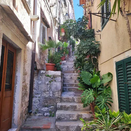 Katarina Old Town Guest house 3*